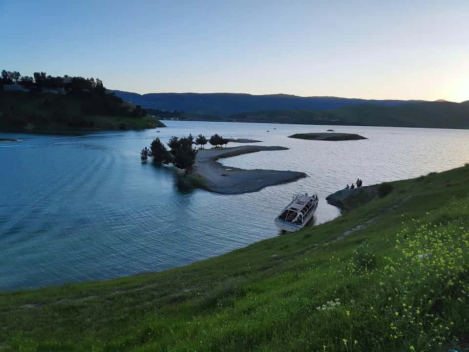 کەناری شینەباوی دەریاچەی دوکان، سلێمانی